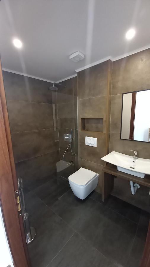 Vladimir Estate Hotel Gjirokaster Bagian luar foto