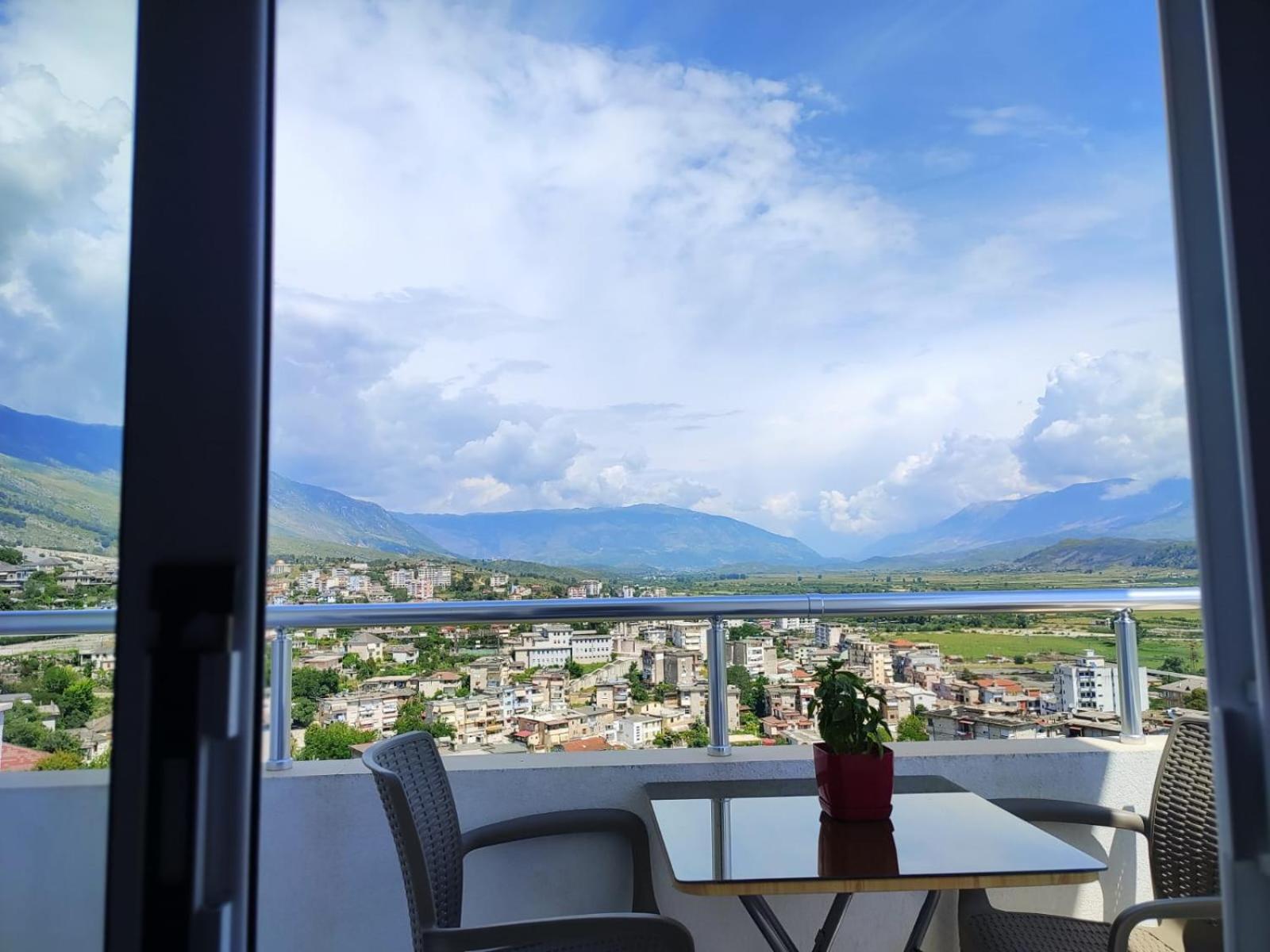 Vladimir Estate Hotel Gjirokaster Bagian luar foto