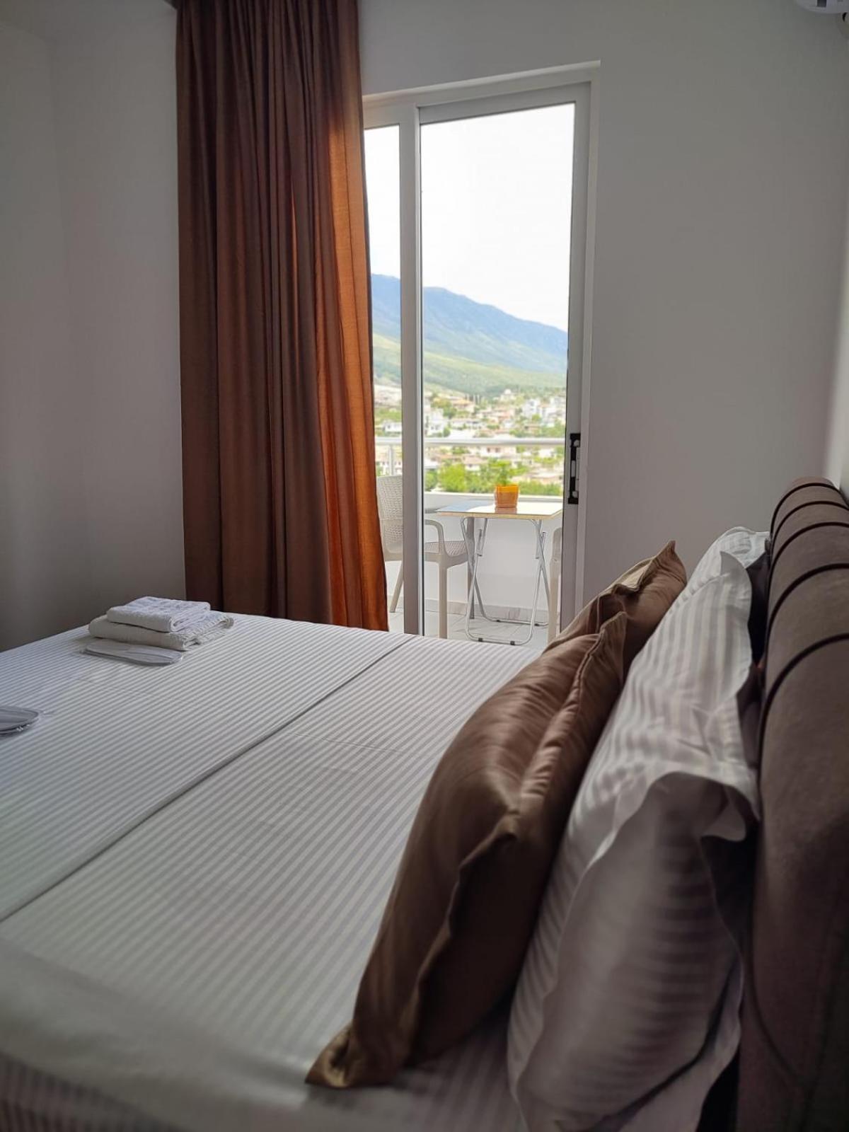 Vladimir Estate Hotel Gjirokaster Bagian luar foto