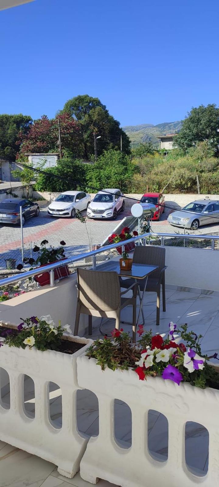 Vladimir Estate Hotel Gjirokaster Bagian luar foto